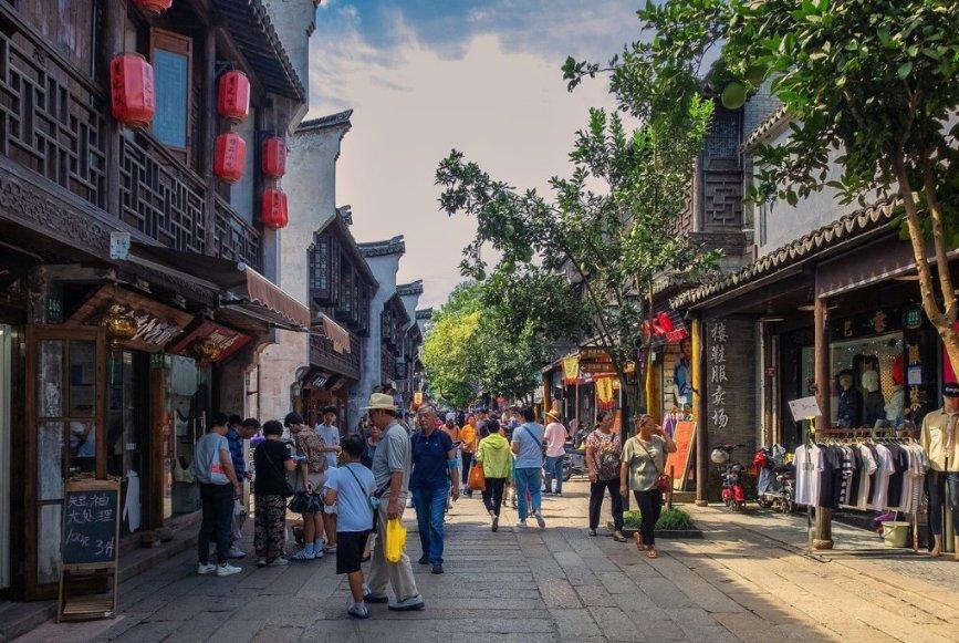 《塔瑞斯世界》能自由交易吗
